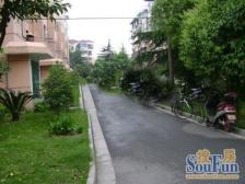 大三房 毛坯一手 一梯一户 草坪旁学园边 值得一看