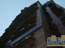 户型方正 改三房 中等装修 交通方便 带部分家具家电