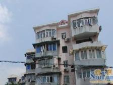 带电梯的两房,精装修 小区中间位置,有钥匙,诚售