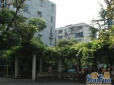 一梯四户,大两房,环境优美,居家装修