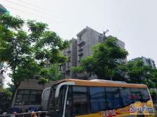 滨江小区沿江一排,边套户型,外立面正在升级