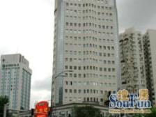 小区住户少,停车方便,方便接孩子