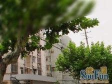 虹桥路地铁口,边套大一房一厅,价格可谈,看房方便。