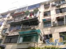 小区中心位置,主卧朝南,中式风格,采光充足