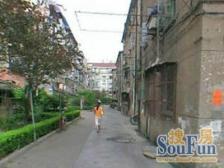 虹口区凉城广灵一村1室0厅,出小区是菜场,紧邻赤峰路轨交