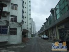 目前整个小区单价很低,舒适度很高的大户型房子