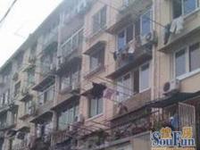 地铁口精装大一房,已改二房,房东诚售,看房方便