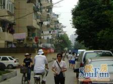 长寿路 满五 近医院 装修好 电梯房交通便利 正南朝向