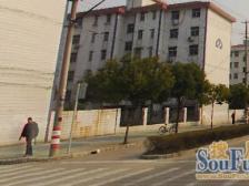 带储藏间,带阁楼,楼上楼下一样大,中间位置,采光好