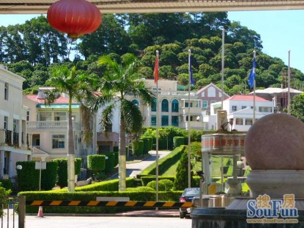 龙翔山庄稀缺重建别墅低价放售,位置很好客厅出门朝南,天台可搭
