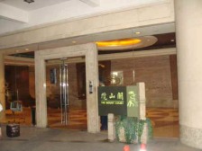 跃层,上下两层隔空,一套出租,一套自住。