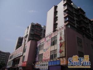 南华广场地理位置好,近地铁口和公园