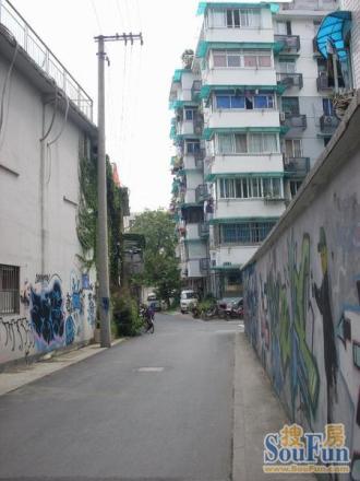 回龙庙前