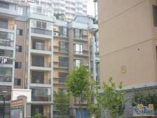 荣昌格林晴天 南北通透,采光好 装修好,环镜优美 视野好,诚心出售