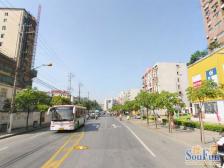 户型方正,双南2房,有电梯,近地铁7号线,出行便利。