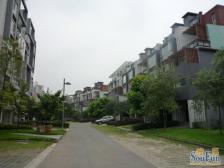 此房满两年,户型方正,产权清新,住家装修。