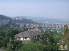 正看高尔夫正看湖客厅挑高带3露台带大入户东西厨