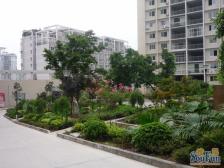 房子装修不久,家电家具都是新的。一室的标准户型。