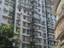 北碚区公交车站旁精装三室两厅出售