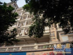 银珠苑小区:出门就是公园、地铁站,设施配套齐全。