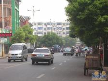 新的装修没怎么住过,交通便利有太阳 对面是休闲活动广场