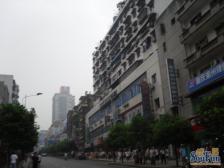 小区环境好,可以看长江,房子是跃层