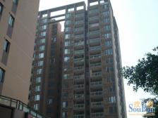 轻轨站旁,房子户型方正, 无浪费面积,经营旅馆.