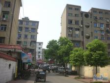 铁路八村 南北通透,采光好 装修好,环镜优美 视野好,诚心出售