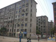 铁路八村 南北通透,采光好 装修好,环镜优美 视野好,诚心出售