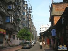 满五唯一 正规二居室 可以拎包入住 位于小区中间位置