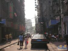 金盘路 南北通透,采光好 中间楼层