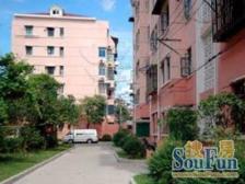 店长推荐,低总价小两房,小区中间全新装修从未入住!