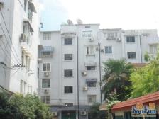 南京西路商圈一楼带院子阳光足楼道环境好诚意卖
