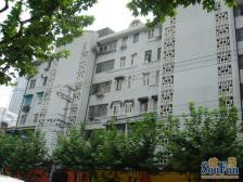 俯瞰南京西路,全明朝南,户型方正采光好 ,得房率82