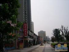 5公里轻轨站旁边标准大两房.提包入住