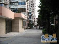 三房 中间楼层 看房随时 近龙之梦 足球场全明