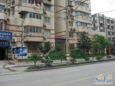 小区景观位置,小区中心位置,主卧朝南,厨卫朝北