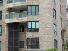 06年商品房 高区 南北通透 干挂石材外立面 D铁口