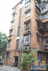 建设路建苑小区 南北通透,采光好 装修好,环镜优美 近地铁 中间楼层