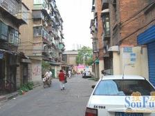 井冈山大道701号自来水公司宿舍 南北通透,采光好 中间楼层