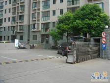 精装修,一梯三户,近M18,带院子,使用面积大