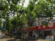 低单价,精装修,朝南大一室户,业主诚意出售,看房方便。