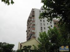 永嘉路上,电梯小高层,出行便利诚意卖。