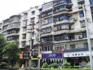 小天公寓3室2厅东北