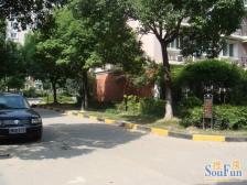地铁口全新装别墅丨一百平大花园丨拎包入住看房随时