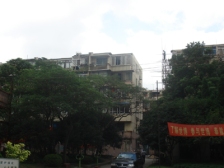近地铁、位置很安静,满五 v一、简装修可拎包入住
