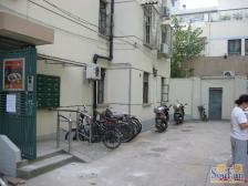 装修齐全,交通便利,采光充足,繁华地段