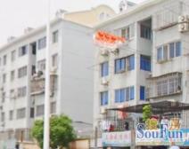 新出地铁口,川中九年,距离2号线300米,小孩可以走路读书,