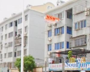 新出地铁口,川中九年,距离2号线300米,小孩可以走路读书,
