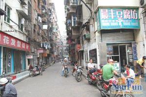 满五年唯一带落地阳台正规一居室.可以拎包入住
